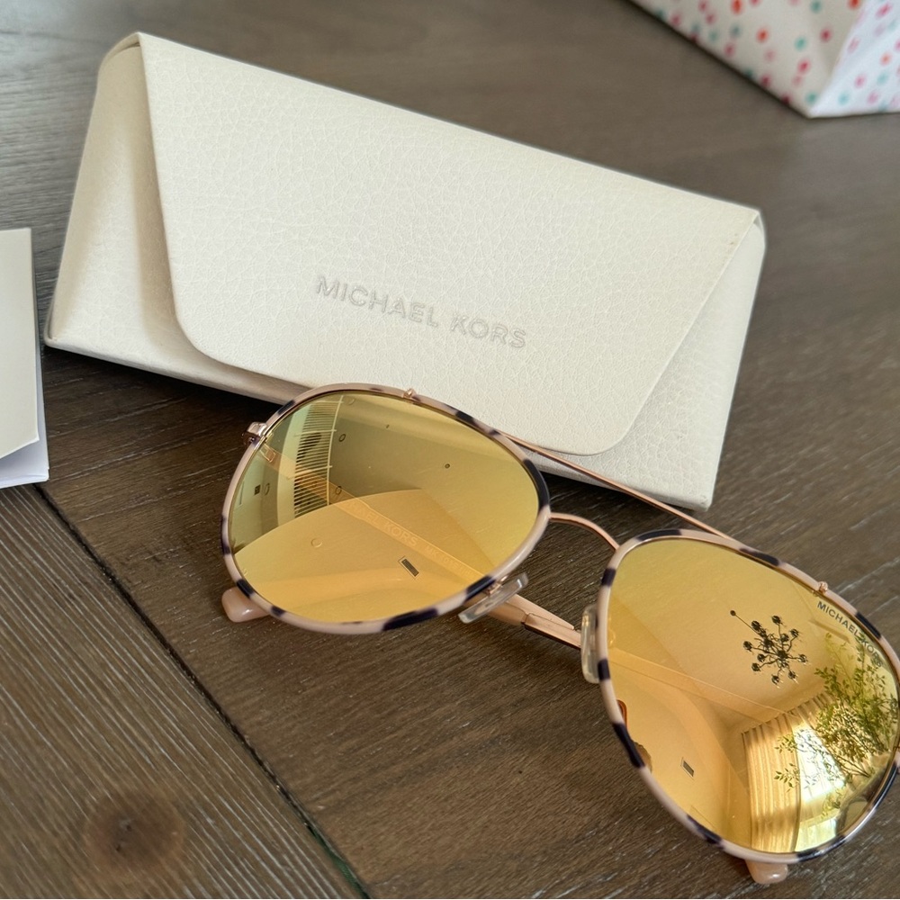 Sunglasses aviator shape